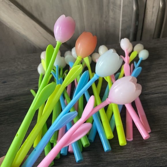Other - Tulip Color Changing Pens Set of 4